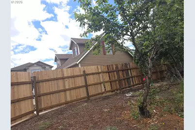 1589 NW Calkins Ave, Roseburg, OR 97471 - Photo 23