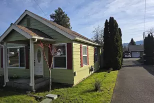 1589 NW Calkins Ave, Roseburg, OR 97471 - Photo 3