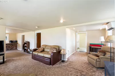 1548 Harlan St, Roseburg, OR 97471 - Photo 13