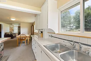 1548 Harlan St, Roseburg, OR 97471 - Photo 15