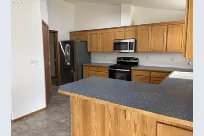717 Creswood Dr, Creswell, OR 97426 - Photo 9