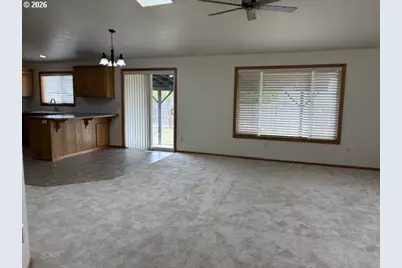 717 Creswood Dr, Creswell, OR 97426 - Photo 7