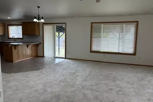717 Creswood Dr, Creswell, OR 97426 - Photo 7