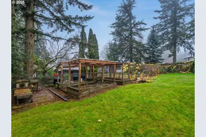 690 Marylhurst Dr, West Linn, OR 97068 - Photo 37