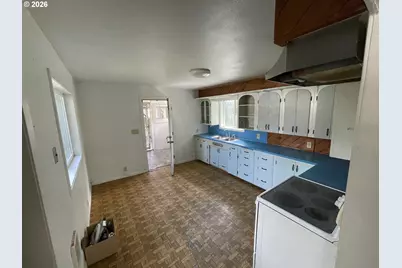 911 NE Newton Creek Rd, Roseburg, OR 97470 - Photo 3