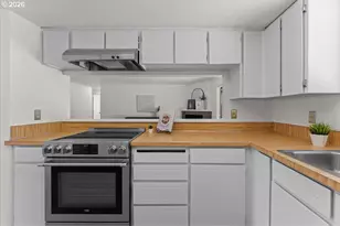 12025 SW Springwood Dr, Portland, OR 97223 - Photo 17