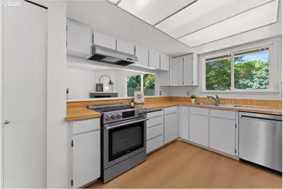 12025 SW Springwood Dr, Portland, OR 97223 - Photo 7