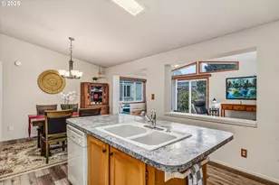 4055 Royal Ave, Eugene, OR 97402 - Photo 9