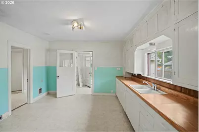 1148 S Water St, Silverton, OR 97381 - Photo 9