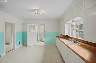 1148 S Water St, Silverton, OR 97381 - Photo 9