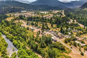 48393 Roaring Rapids Way, Oakridge, OR 97463 - Photo 9