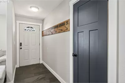 4755 NW Shaniko Ct, Portland, OR 97229 - Photo 3