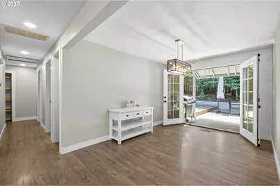 4755 NW Shaniko Ct, Portland, OR 97229 - Photo 9