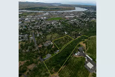 W 16th, The Dalles, OR 97058 - Photo 1