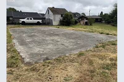206 Border St, Myrtle Point, OR 97458 - Photo 3