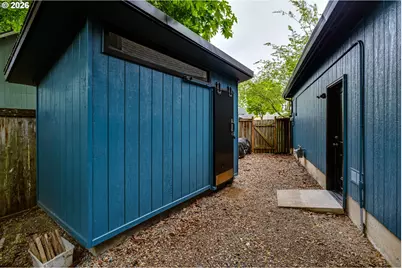 3769 Julia Loop, Eugene, OR 97404 - Photo 41