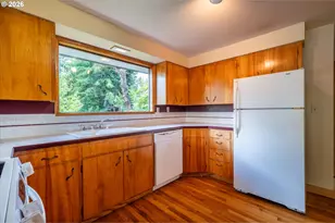 1045 Nutwood Ave, Coos Bay, OR 97420 - Photo 11