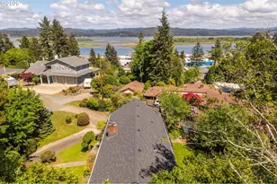 1045 Nutwood Ave, Coos Bay, OR 97420 - Photo 45