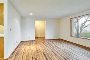 2096 Camellia Way, Woodburn, OR 97071 - Photo 3