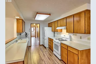 2096 Camellia Way, Woodburn, OR 97071 - Photo 11