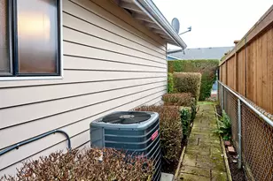 2096 Camellia Way, Woodburn, OR 97071 - Photo 29