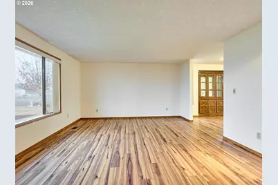 2096 Camellia Way, Woodburn, OR 97071 - Photo 5