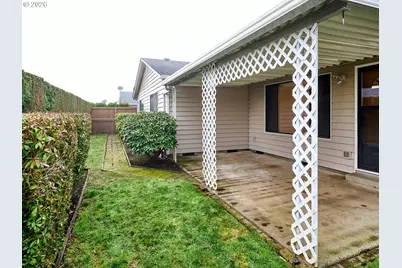 2096 Camellia Way, Woodburn, OR 97071 - Photo 27