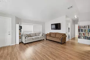 1000 S McKern Ct, Newberg, OR 97132 - Photo 7