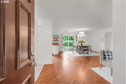 9245 SW 7th Ave, Portland, OR 97219 - Photo 3