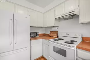 9245 SW 7th Ave, Portland, OR 97219 - Photo 13