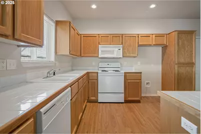 7307 NE Nelly St, Hillsboro, OR 97124 - Photo 3