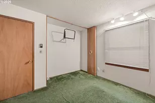 15727 SE Hawthorne Ct, Portland, OR 97233 - Photo 13
