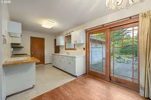 15727 SE Hawthorne Ct, Portland, OR 97233 - Photo 5