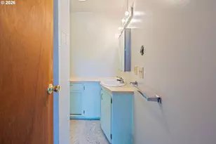 15727 SE Hawthorne Ct, Portland, OR 97233 - Photo 17