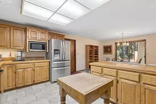 1853 Ridge Water Dr, Sutherlin, OR 97479 - Photo 11