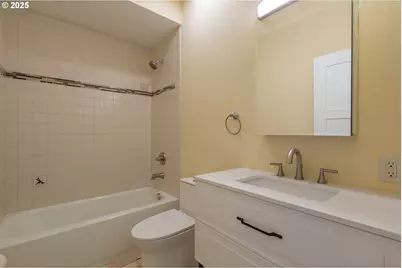 15427 SE River Rd, Oak Grove, OR 97267 - Photo 29