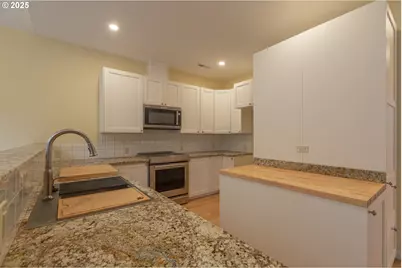 15427 SE River Rd, Oak Grove, OR 97267 - Photo 7