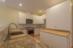 15427 SE River Rd, Oak Grove, OR 97267 - Photo 7