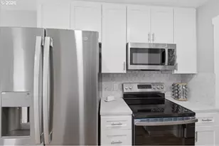 10218 N Tyler Ave, Portland, OR 97203 - Photo 11