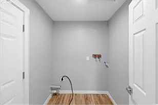 10218 N Tyler Ave, Portland, OR 97203 - Photo 13