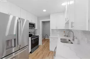 10218 N Tyler Ave, Portland, OR 97203 - Photo 9