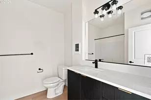 10985 E Burnside St, Portland, OR 97216 - Photo 11