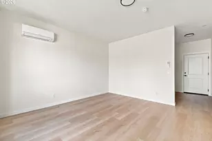 10985 E Burnside St, Portland, OR 97216 - Photo 9