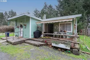 93621 Driftwood Inn Ln, North Bend, OR 97459 - Photo 1