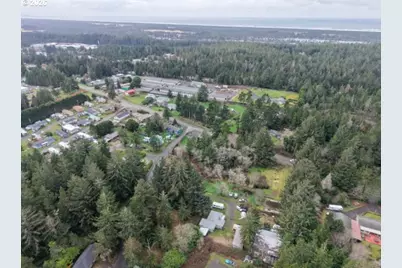 93621 Driftwood Inn Ln, North Bend, OR 97459 - Photo 5