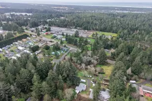 93621 Driftwood Inn Ln, North Bend, OR 97459 - Photo 5