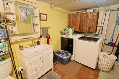 93621 Driftwood Inn Ln, North Bend, OR 97459 - Photo 29