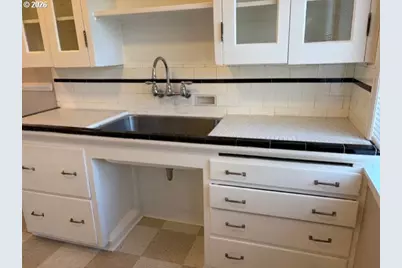 2010 SE Sherman St, Portland, OR 97214 - Photo 13