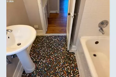 2010 SE Sherman St, Portland, OR 97214 - Photo 17