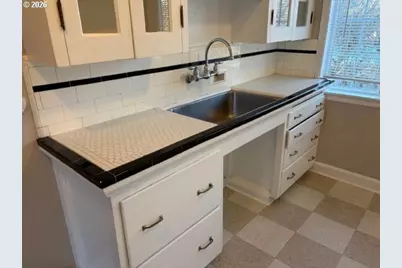 2010 SE Sherman St, Portland, OR 97214 - Photo 15